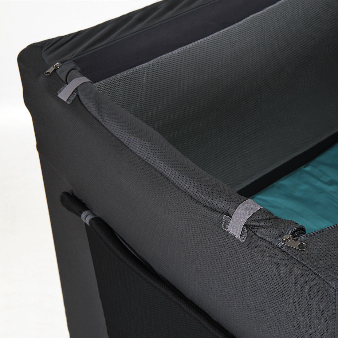 Travel top cot blackout